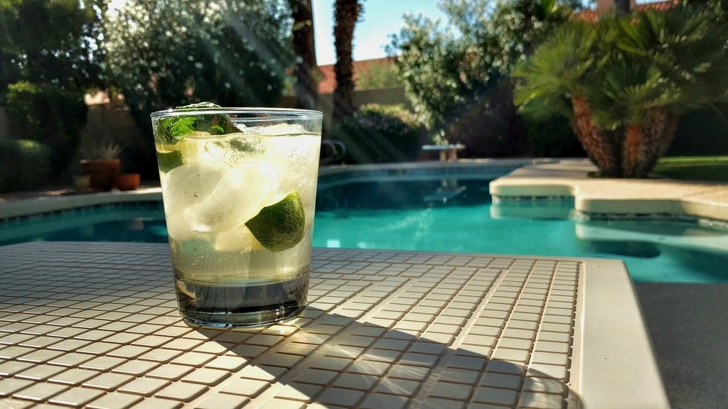 Les avantages d'une piscine coque pour votre confort